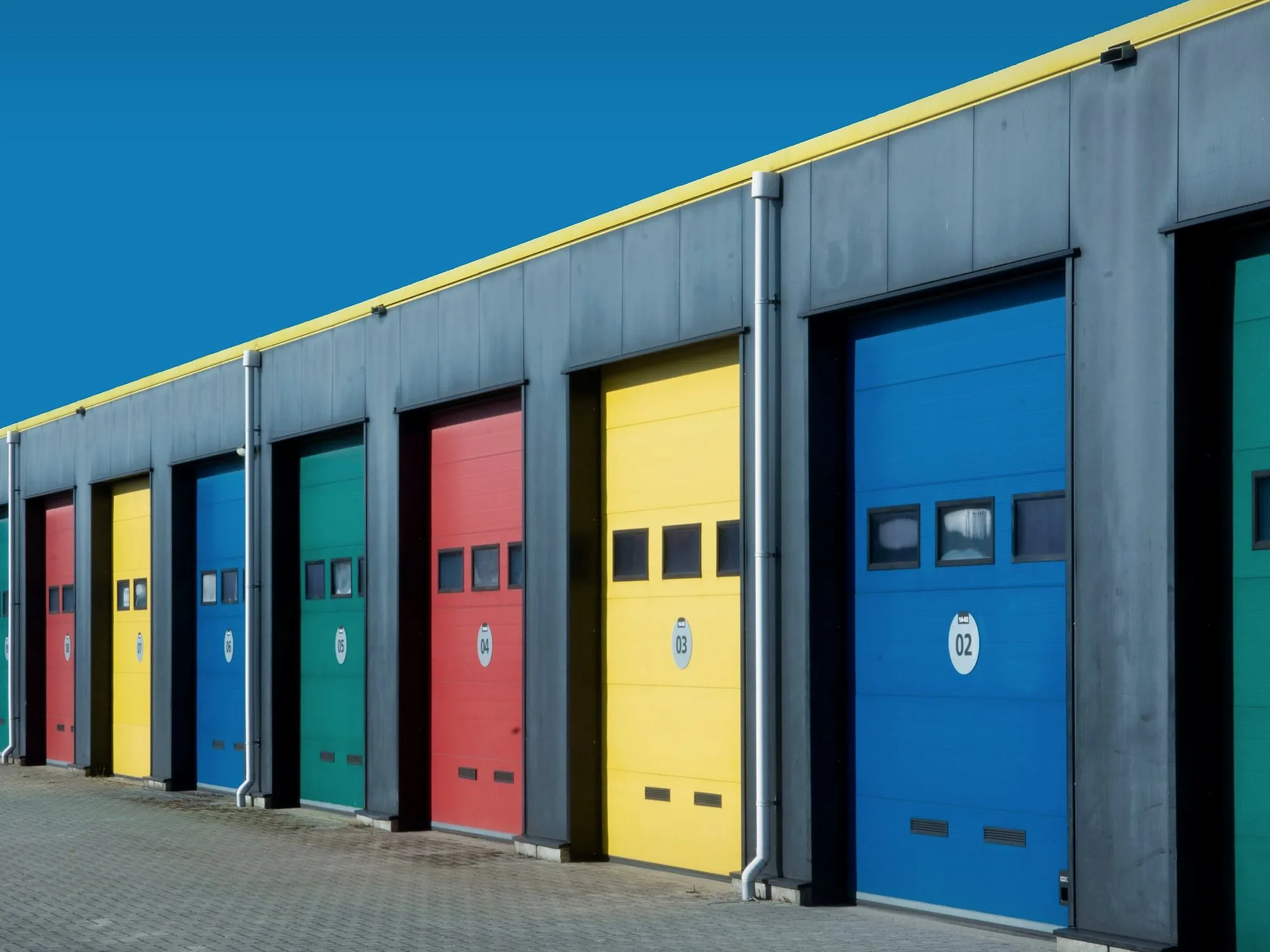 Small-bay multi-tenant industrial units